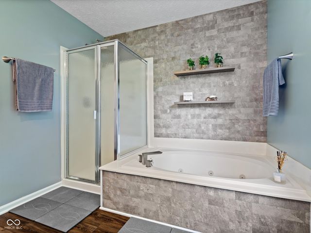 19215 Searay Drive, Noblesville, IN 46060