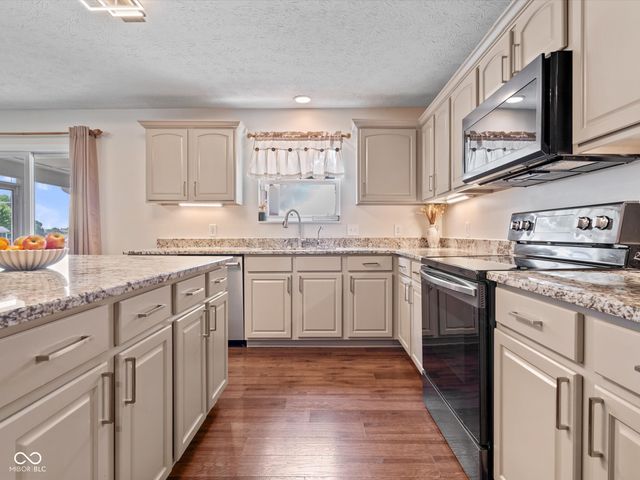 19215 Searay Drive, Noblesville, IN 46060