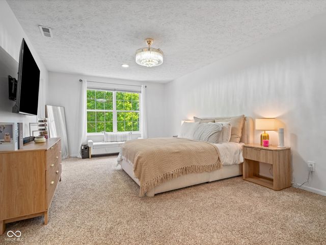 19215 Searay Drive, Noblesville, IN 46060