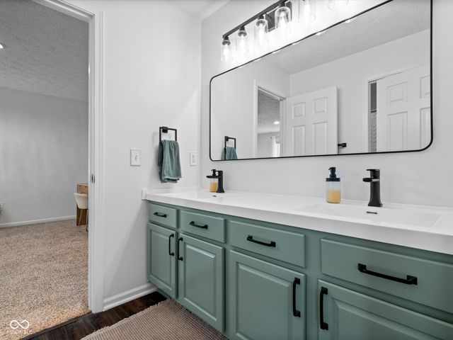 19215 Searay Drive, Noblesville, IN 46060