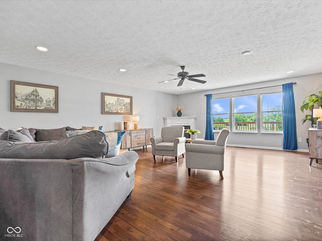 19215 Searay Drive, Noblesville, IN 46060