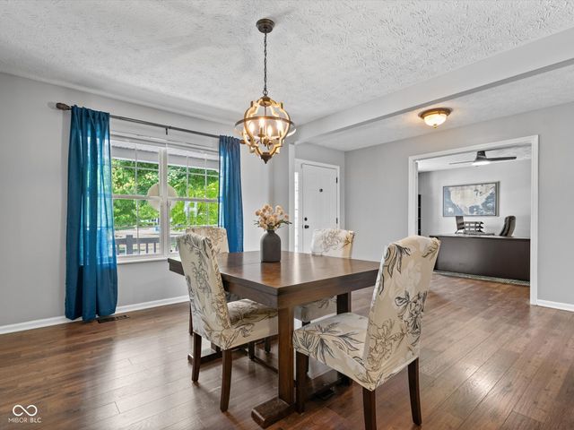 19215 Searay Drive, Noblesville, IN 46060