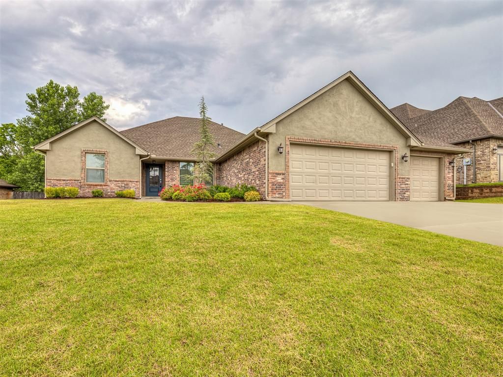 Image 1 of property listing at 4125 Carmina Drive, Edmond, OK 73034