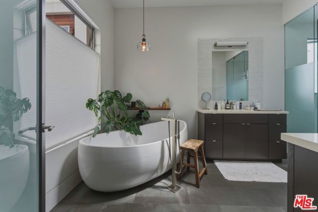12706 Stanwood Drive, Los Angeles, CA 90066