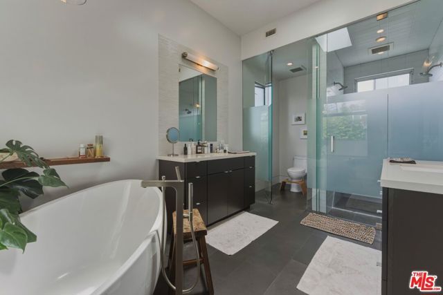 12706 Stanwood Drive, Los Angeles, CA 90066