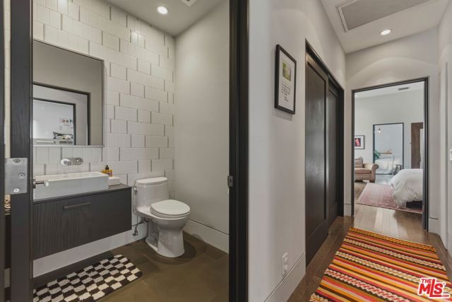 12706 Stanwood Drive, Los Angeles, CA 90066