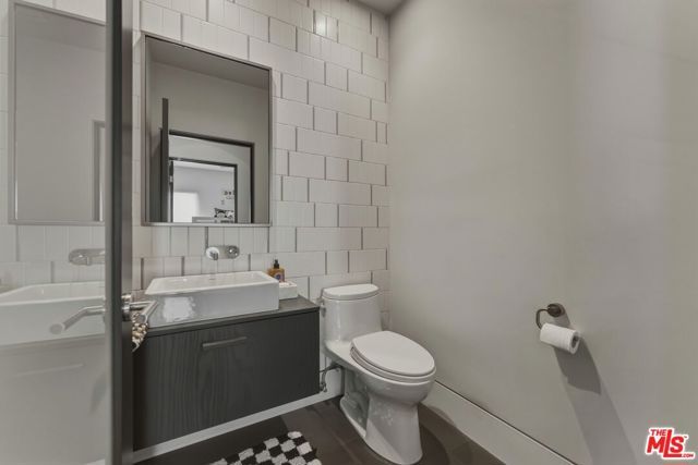 12706 Stanwood Drive, Los Angeles, CA 90066