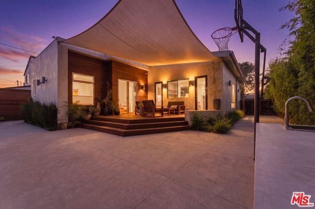 12706 Stanwood Drive, Los Angeles, CA 90066