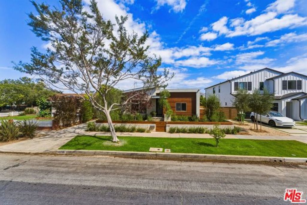 12706 Stanwood Drive, Los Angeles, CA 90066