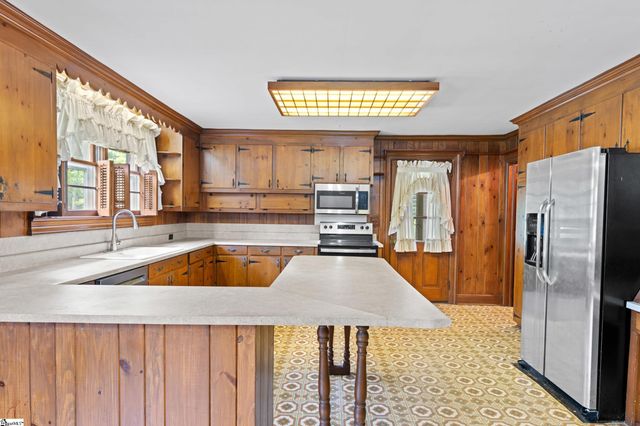 210 N Rockview Drive, Greenville, SC 29609