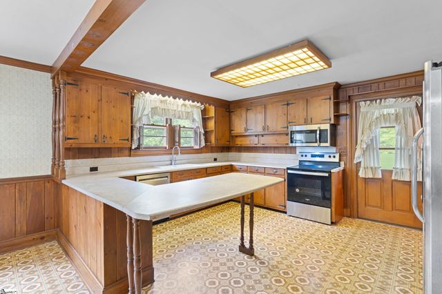 210 N Rockview Drive, Greenville, SC 29609