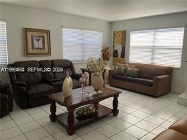 1300 W 53rd Street 19, Hialeah, FL 33012