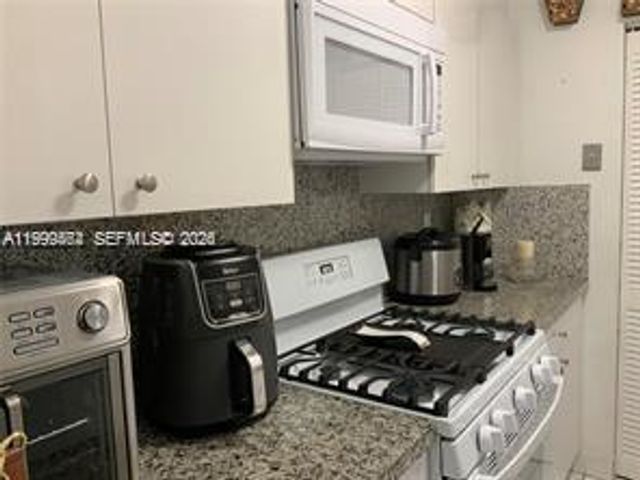 1300 W 53rd Street 19, Hialeah, FL 33012