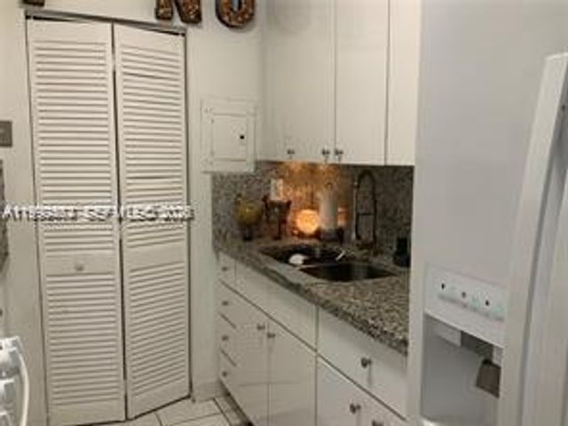 1300 W 53rd Street 19, Hialeah, FL 33012