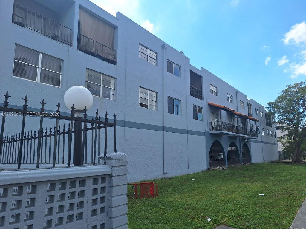 1300 W 53rd Street 19, Hialeah, FL 33012