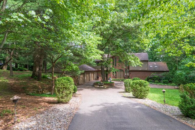 7129 Lakeridge Place, Texas Twp, MI 49009