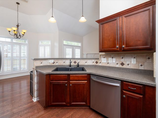 1077 Nealcrest Cir, Spring Hill, TN 37174