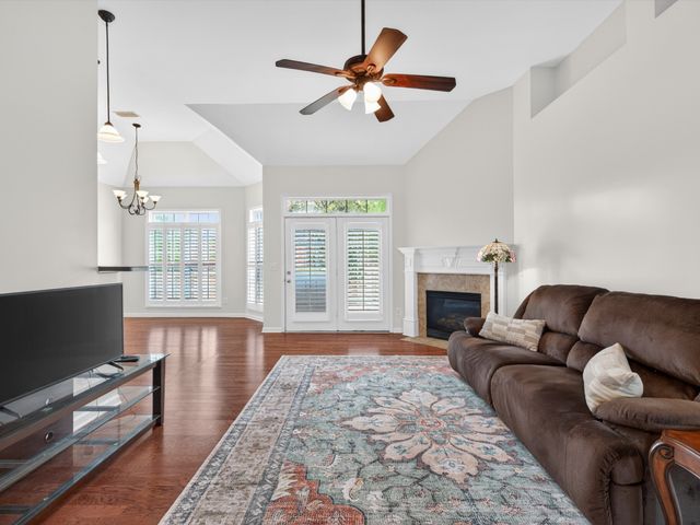 1077 Nealcrest Cir, Spring Hill, TN 37174