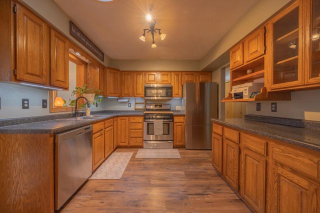 1318 6th Street SW, Willmar, MN 56201