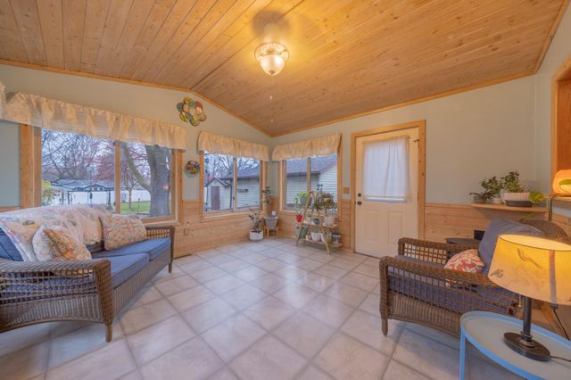 1318 6th Street SW, Willmar, MN 56201