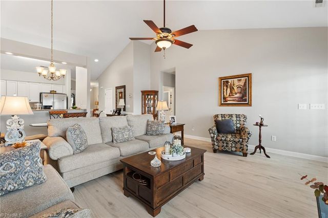 304 Pelican Lane, Clemmons, NC 27012