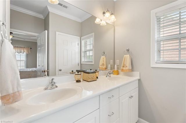 304 Pelican Lane, Clemmons, NC 27012