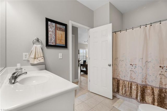304 Pelican Lane, Clemmons, NC 27012