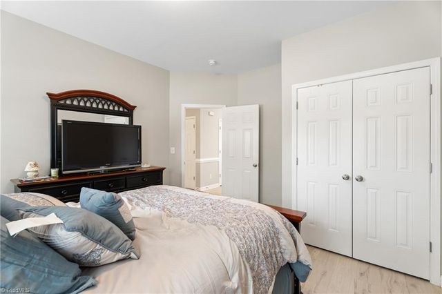 304 Pelican Lane, Clemmons, NC 27012
