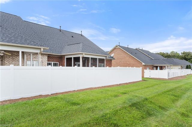 304 Pelican Lane, Clemmons, NC 27012