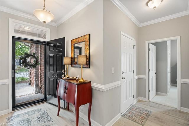 304 Pelican Lane, Clemmons, NC 27012