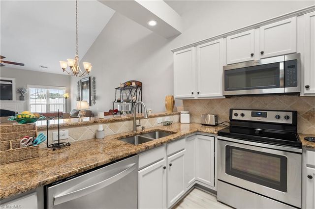 304 Pelican Lane, Clemmons, NC 27012