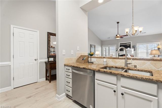 304 Pelican Lane, Clemmons, NC 27012