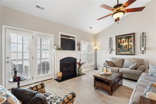 304 Pelican Lane, Clemmons, NC 27012