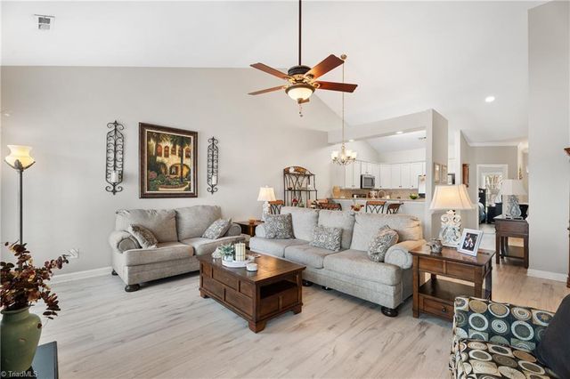 304 Pelican Lane, Clemmons, NC 27012