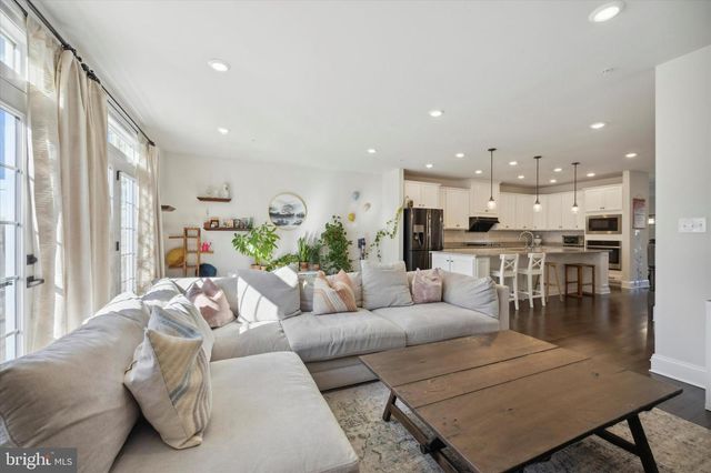 831 STONECLIFFE RD, Malvern, PA 19355