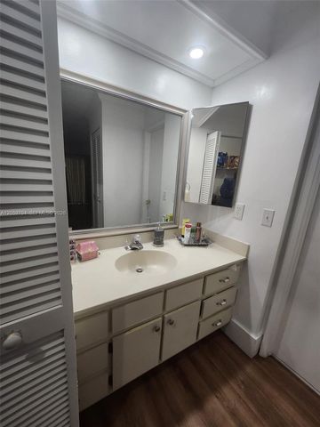 8810 SW 123rd Ct M103, Miami, FL 33186