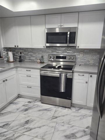 8810 SW 123rd Ct M103, Miami, FL 33186