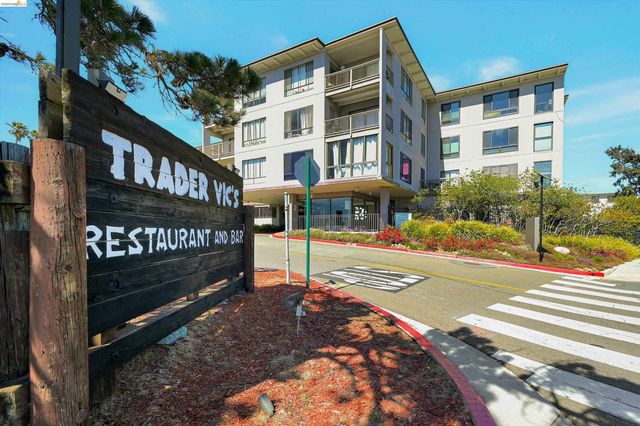2 Commodore Drive D273, Emeryville, CA 94608