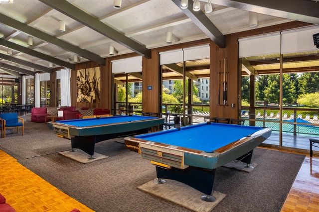2 Commodore Drive D273, Emeryville, CA 94608