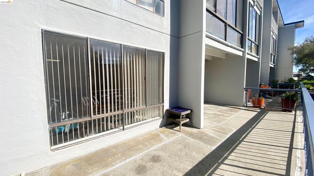 2 Commodore Drive D273, Emeryville, CA 94608