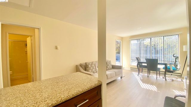 2 Commodore Drive D273, Emeryville, CA 94608