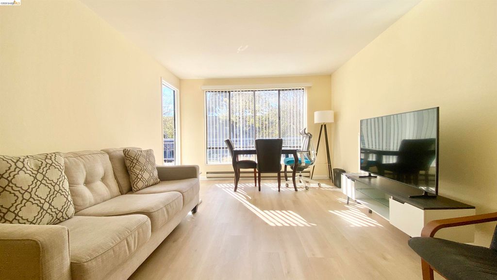 2 Commodore Drive D273, Emeryville, CA 94608