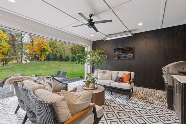 19020 Minnetonka Boulevard, Deephaven, MN 55391