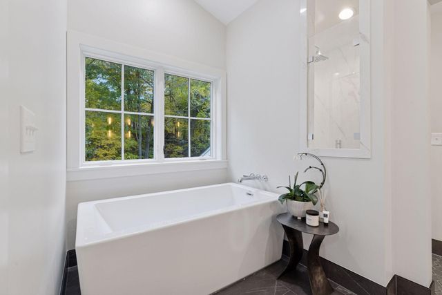 19020 Minnetonka Boulevard, Deephaven, MN 55391