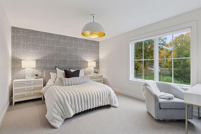 19020 Minnetonka Boulevard, Deephaven, MN 55391