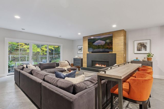 19020 Minnetonka Boulevard, Deephaven, MN 55391