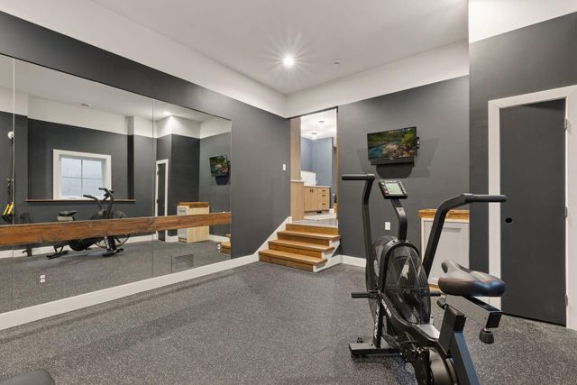 19020 Minnetonka Boulevard, Deephaven, MN 55391