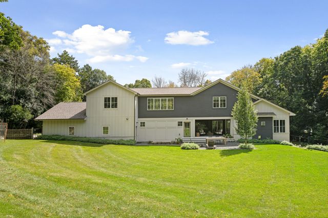 19020 Minnetonka Boulevard, Deephaven, MN 55391