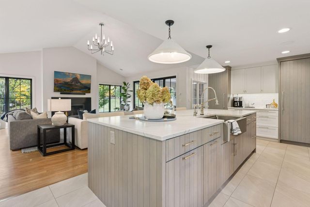 19020 Minnetonka Boulevard, Deephaven, MN 55391