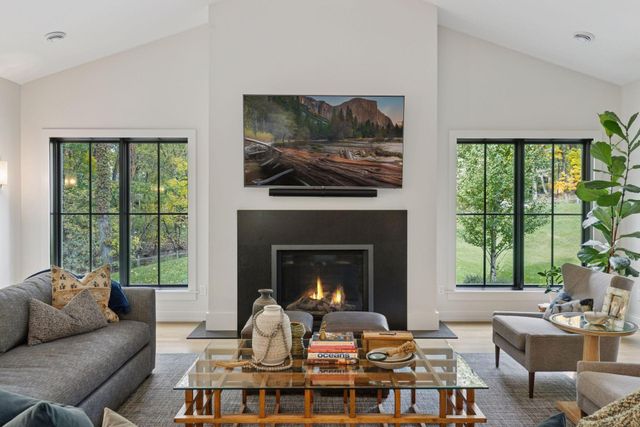 19020 Minnetonka Boulevard, Deephaven, MN 55391